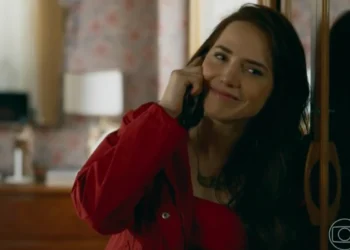 Adriana (Letícia Colin) em Quem Ama Cuida (Foto: Reprodução/TV Globo)