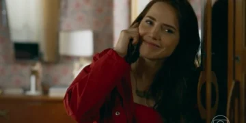 Adriana (Letícia Colin) em Quem Ama Cuida (Foto: Reprodução/TV Globo)