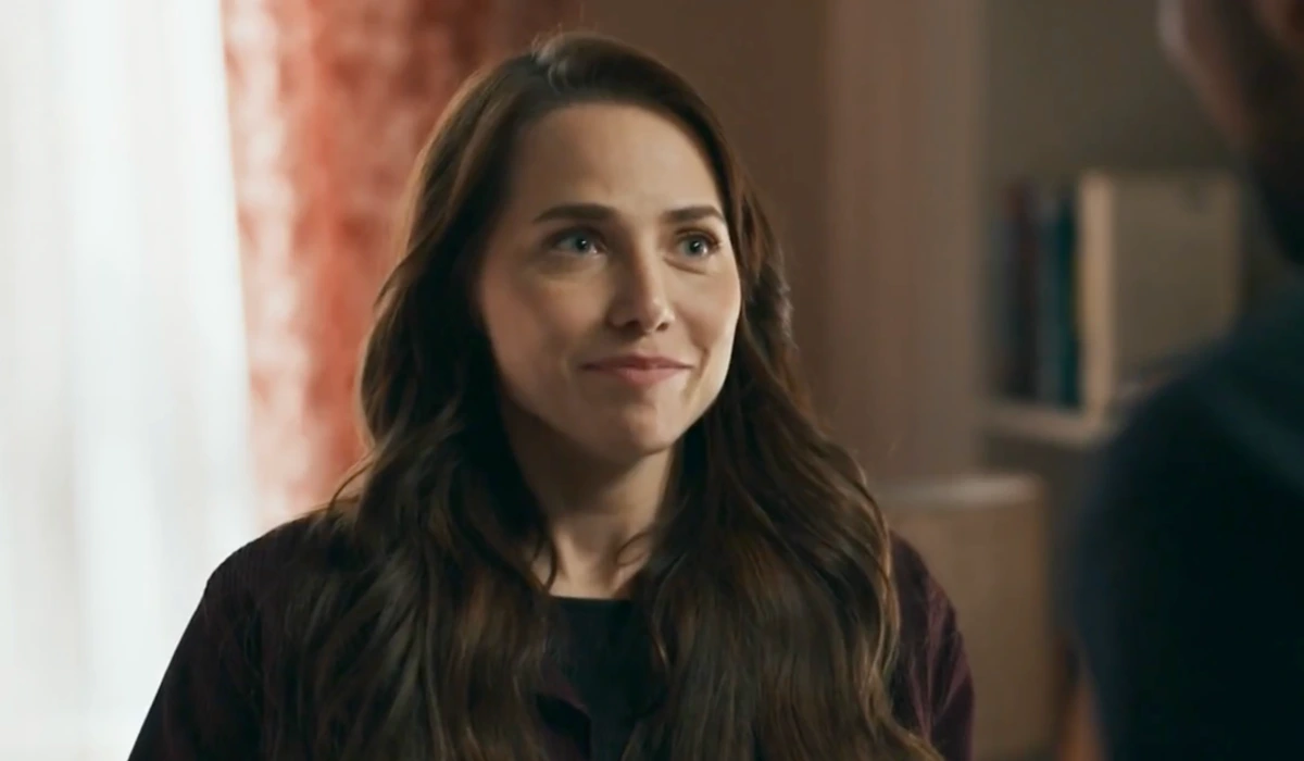 Adriana (Letícia Colin) em Quem Ama Cuida (Foto: Reprodução/TV Globo)