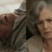 Final de Além do Tempo: De cadeira de rodas, Alberto tenta subir a escada, mas despenca e morre nos braços de Vitória