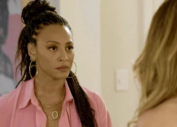 Bela (Sheron Menezzes) confronta Vanessa (Alinne Moraes) em Por Você (Foto: Divulgação/TV Globo)