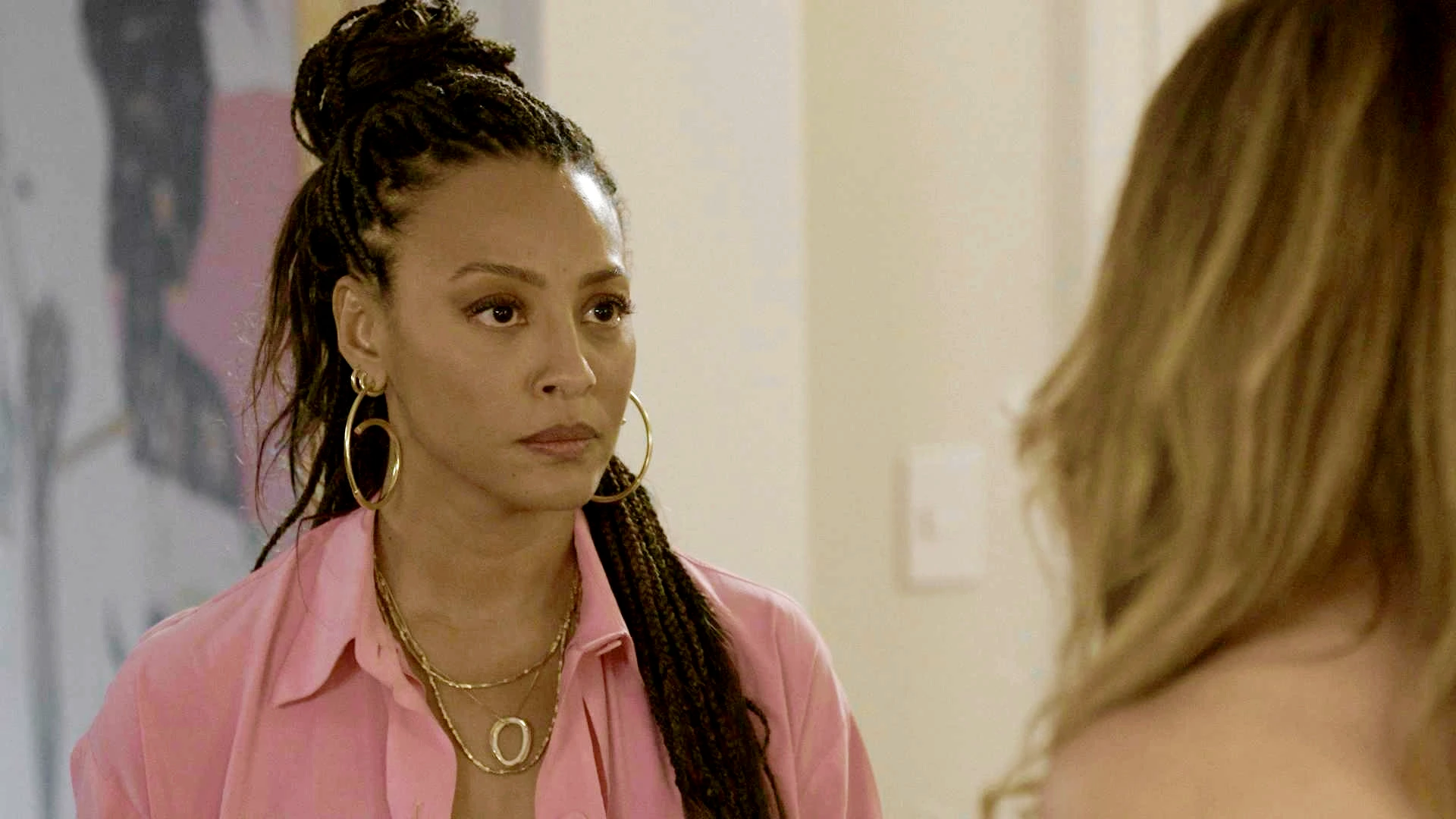 Bela (Sheron Menezzes) confronta Vanessa (Alinne Moraes) em Por Você (Foto: Divulgação/TV Globo)