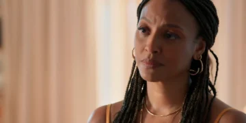Bela (Sheron Menezzes) em Por Você, a nova novela das sete da Globo (Foto: Reprodução/TV Globo)