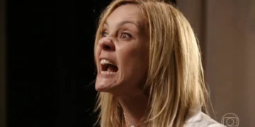 Carminha (Adriana Esteves) em Avenida Brasil (Foto: Reprodução/TV Globo)