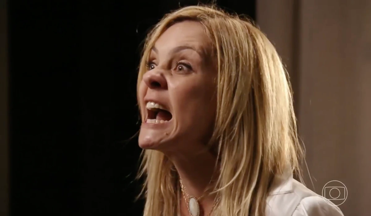 Carminha (Adriana Esteves) em Avenida Brasil (Foto: Reprodução/TV Globo)