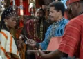 Kênia (Nikolly Fernandes) se casal com Pascoal (Luciano Quirino) em A Nobreza do Amor (Foto: Manoella Mello/Globo)
