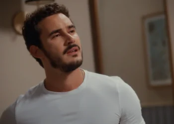 João Raul (Filipe Bragança) em Coração Acelerado (Foto: Reprodução/TV Globo)