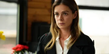 Karsu (Özge Özpirinçci) em Coração de Mãe (Foto: Divulgação/Record)