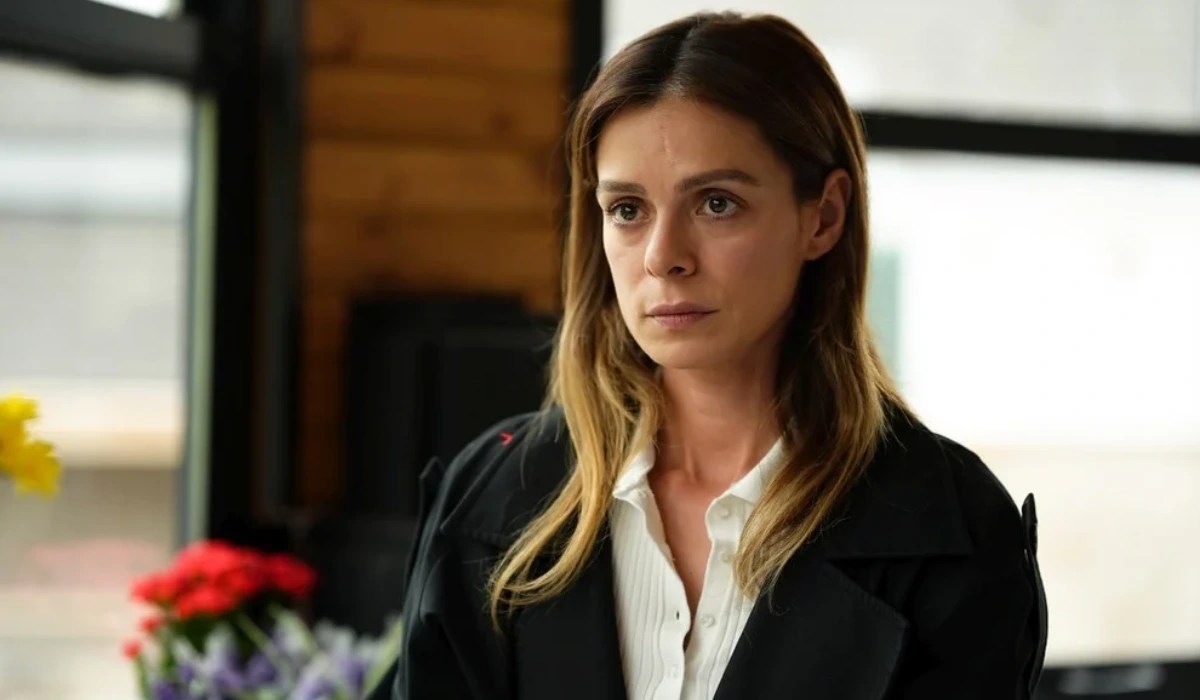 Karsu (Özge Özpirinçci) em Coração de Mãe (Foto: Divulgação/Record)
