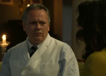 Diógenes (Danton Mello) em A Nobreza do Amor (Foto: Reprodução/TV Globo)