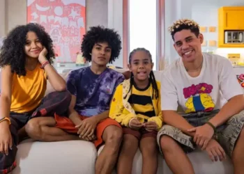 Filhos de Juli em Por Amor. (Foto: reprodução/Globo)