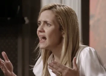 Carminha (Adriana Esteves) em Avenida Brasil (Foto: Reprodução/TV Globo)