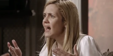 Carminha (Adriana Esteves) em Avenida Brasil (Foto: Reprodução/TV Globo)