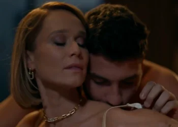 Dora (Mariana Ximenes) e André (Henrique Barreira) em Quem Ama Cuida (Foto: Reprodução/TV Globo)