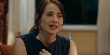 Adriana (Letícia Colin) em Quem Ama Cuida (Foto: Reprodução/TV Globo)