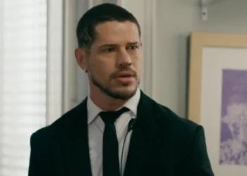 Iuri (José Loreto) em Quem Ama Cuida (Foto: Reprodução/TV Globo)