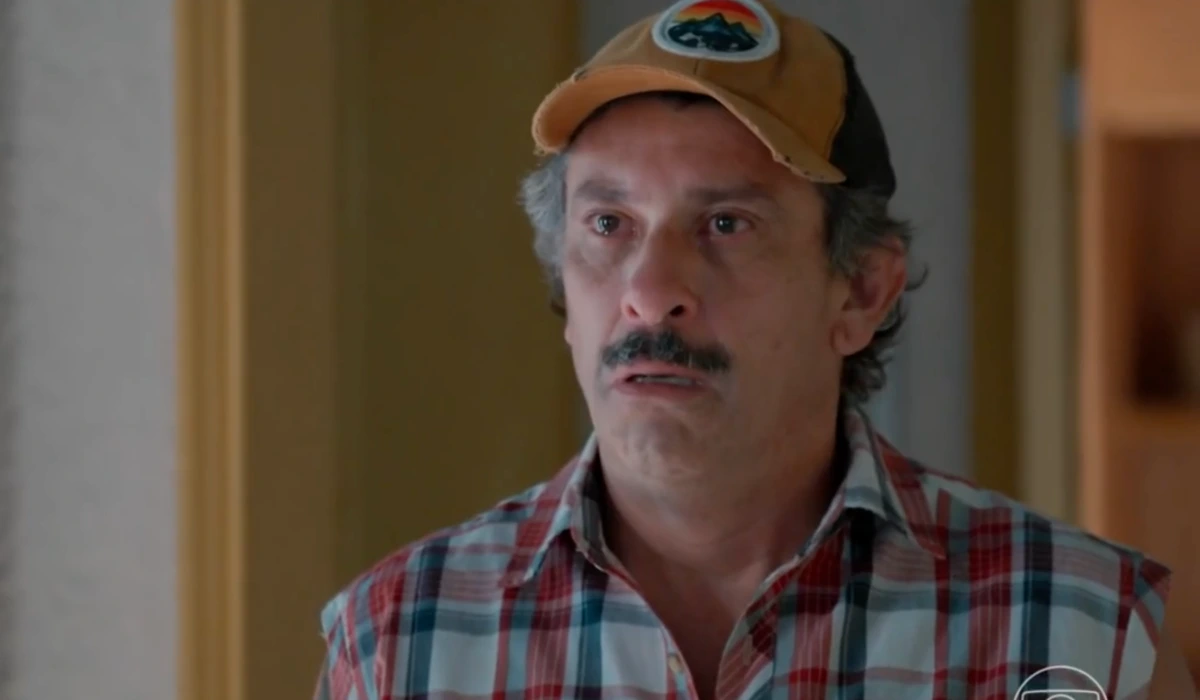 Juarez (Milhem Cortaz) em Por Você (Foto: Reprodução/TV Globo)