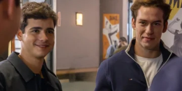 Mau Mau (João Victor Gonçalves) e Felipe (Pietro Antonelli) em Quem Ama Cuida (Foto: Beatriz Damy/Globo)