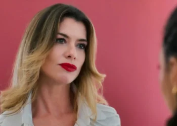 Vanessa (Alinne Moraes) em Por Você (Foto: Reprodução/TV Globo)