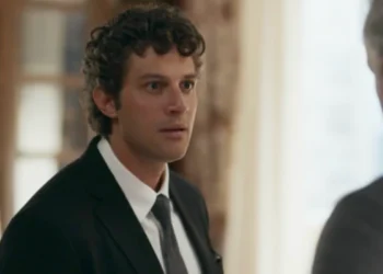 Pedro (Chay Suede) em Quem Ama Cuida (Foto: Reprodução/TV Globo)
