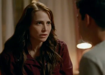 Adriana (Letícia Colin) em Quem Ama Cuida (Foto: Reprodução/TV Globo)
