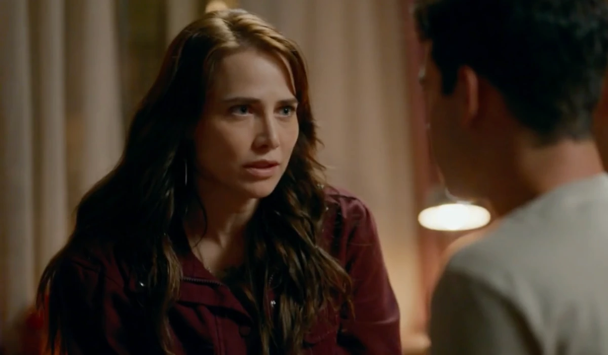 Adriana (Letícia Colin) em Quem Ama Cuida (Foto: Reprodução/TV Globo)
