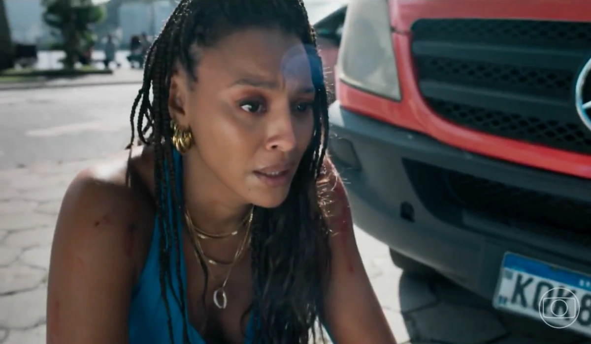 Bela (Sheron Menezzes) em cena do primeiro capítulo de Por Você (Foto: Reprodução/TV Globo)