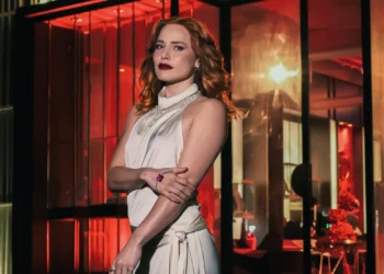 Adriana (Letícia Colin) com novo visual em Quem Ama Cuida (Foto: Victor Antunes/Globo)