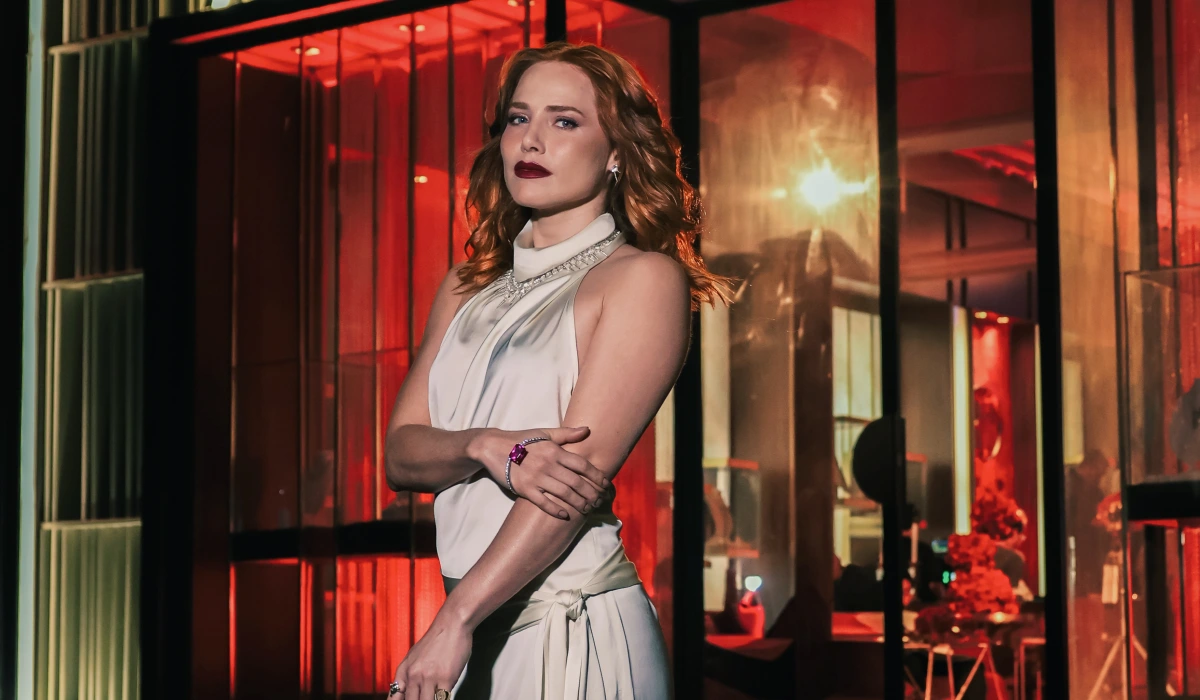 Adriana (Letícia Colin) com novo visual em Quem Ama Cuida (Foto: Victor Antunes/Globo)