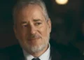 Ademir com semblante preocupado em cena de Quem Ama Cuida.