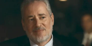 Ademir com semblante preocupado em cena de Quem Ama Cuida.