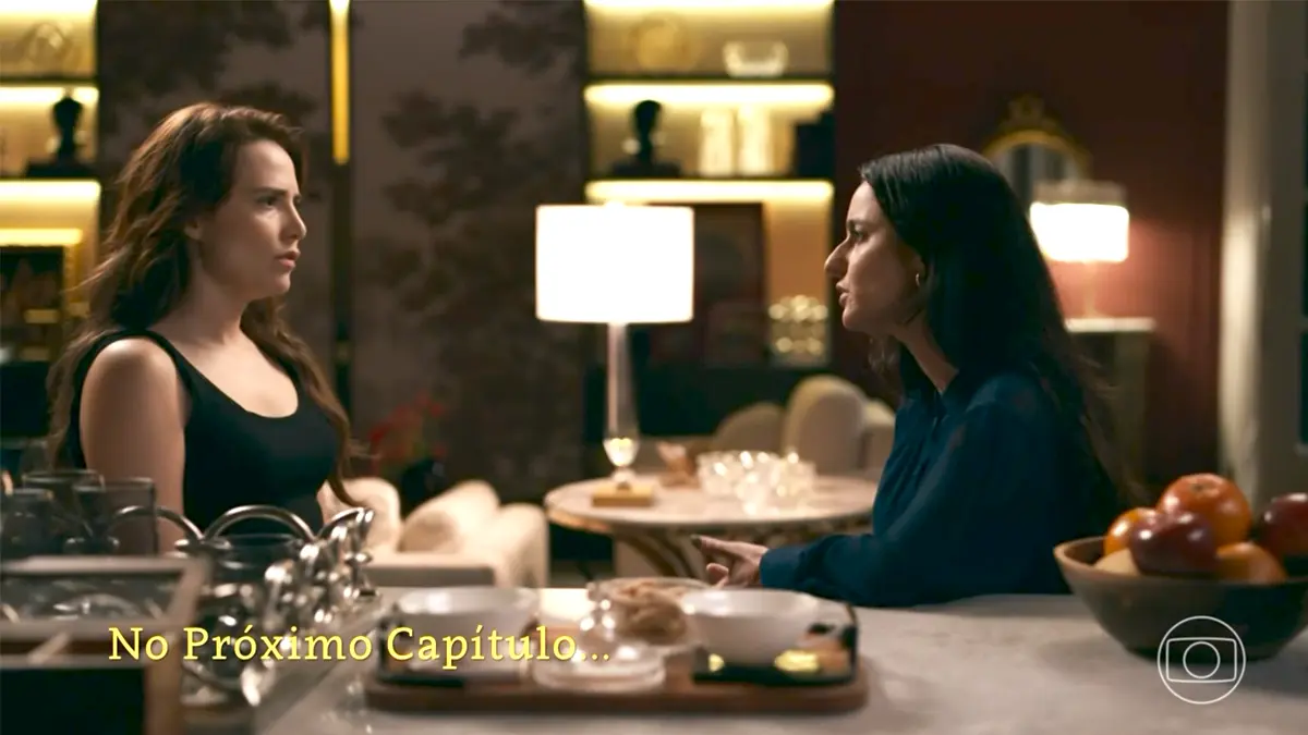 Adriana e Suely conversando em cena de Quem Ama Cuida.