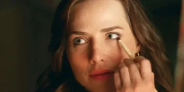 Adriana ressurge poderosa com novo visual e chega triunfal ao evento da Brandão Joias para revelar que é a nova dona da empresa