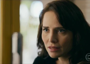 Adriana (Letícia Colin) em Quem Ama Cuida (Foto: Reprodução/TV Globo)