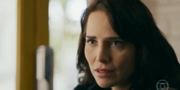Adriana (Letícia Colin) em Quem Ama Cuida (Foto: Reprodução/TV Globo)