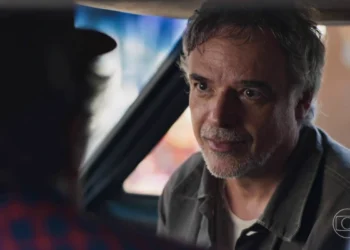 Zé (Ângelo Antônio) confronta Juarez (Milhem Cortaz) em Por Você (Foto: Reprodução/TV Globo)