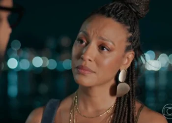 Bela (Sheron Menezzes) em Por Você (Foto: Reprodução/TV Globo)