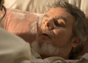 Casemiro morto em cena da novela A Nobreza do Amor.