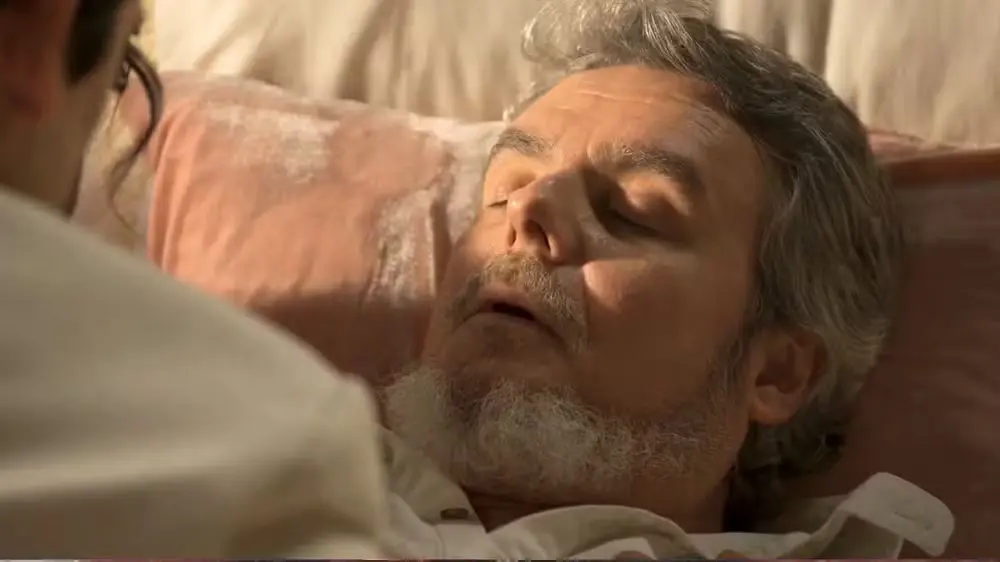 Casemiro morto em cena da novela A Nobreza do Amor.