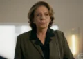 Diná (Rosi Campos) em Quem Ama Cuida (Foto: Reprodução/TV Globo)