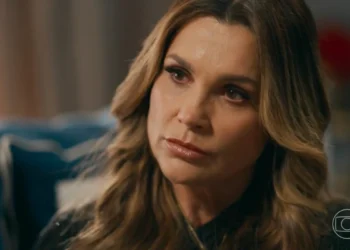 Fábia (Flávia Alessandra) em Quem Ama Cuida (Foto: Reprodução/TV Globo)