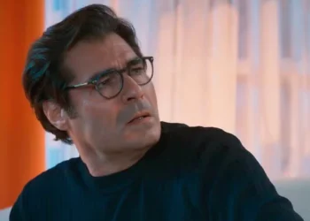 Gabriel (Thiago Lacerda) em Por Você (Foto: Reprodução/TV Globo)