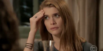 Lívia (Alinne Moraes) em Além do Tempo (Foto: Reprodução/TV Globo)