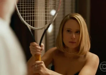 Dora (Mariana Ximenes) em Quem Ama Cuida (Foto: Reprodução/TV Globo)
