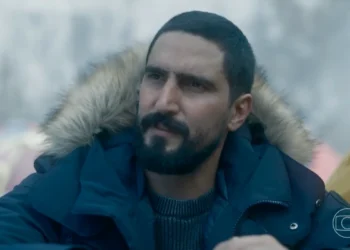 Heitor (Renato Góes) em Quem Ama Cuida (Foto: Reprodução/TV Globo)