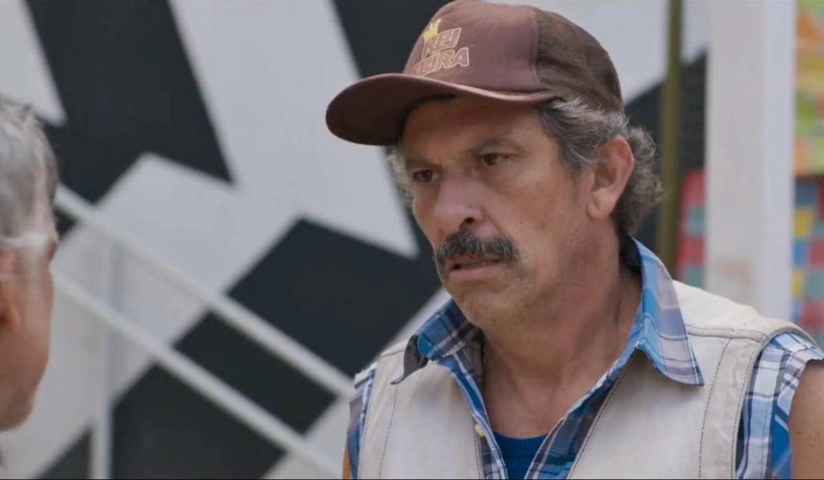 Juarez (Milhem Cortaz) em Por Você (Foto: Reprodução/TV Globo)