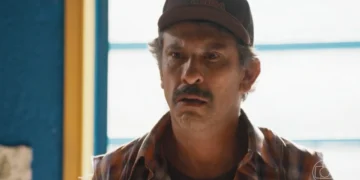 Juarez (Milhem Cortaz) em Por Você (Foto: Reprodução/TV Globo)
