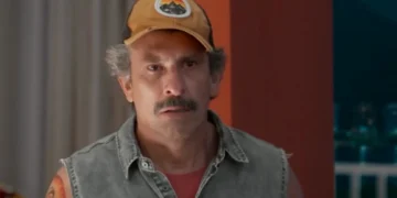 Juarez (Milhem Cortaz) em Por Você (Foto: Reprodução/TV Globo)