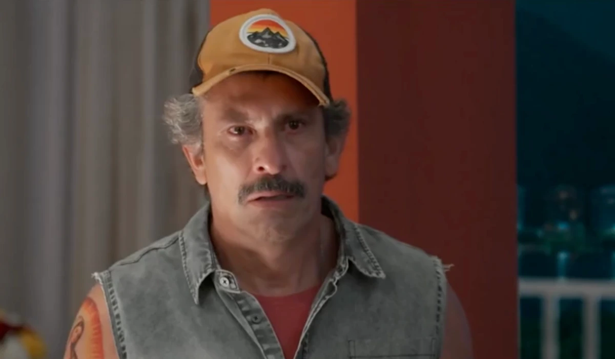Juarez (Milhem Cortaz) em Por Você (Foto: Reprodução/TV Globo)