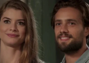 Lívia e Felipe em Além do Tempo. (Foto: reprodução/Globo)